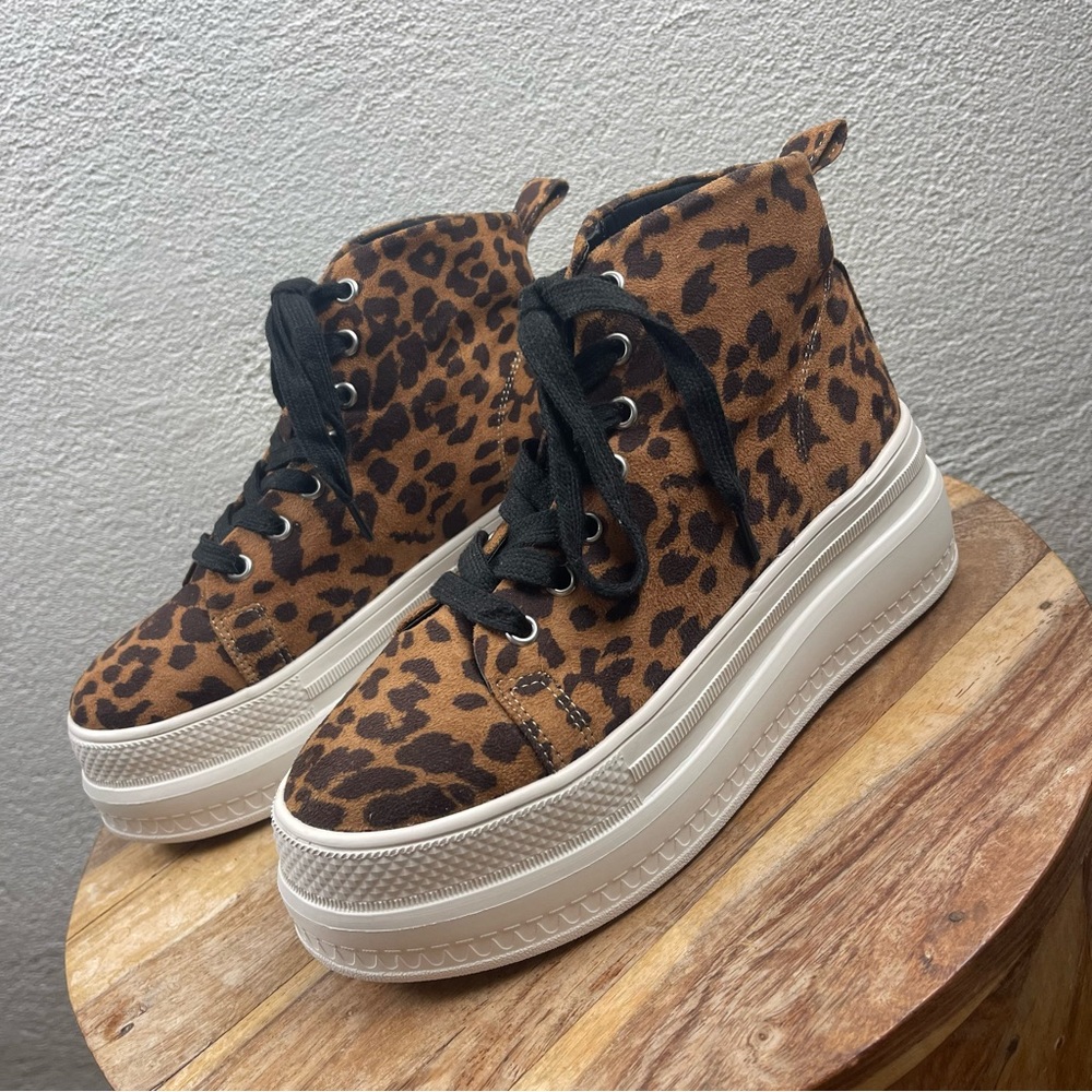 Madden Girl l 6.5 Chuckle Faux Suede Animal Leopard High Top Platform Sneakers